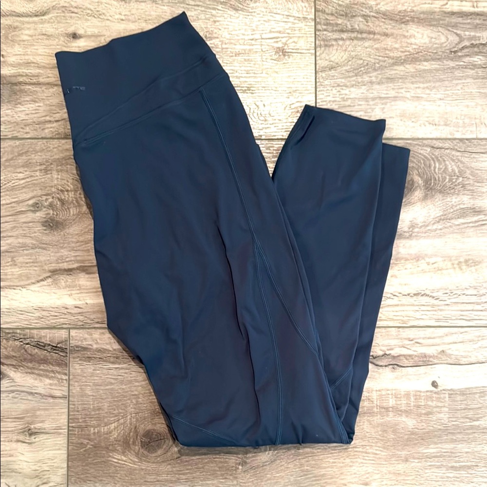 Alphalete Surface Pocket Leggings